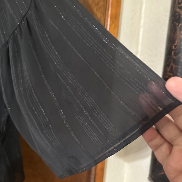 Van Heusen’s Blouse (3) - Picture 3 of 4